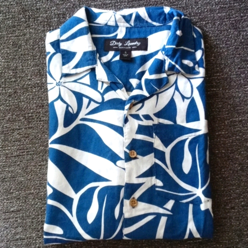 Dirty Laundry - Hawaiian Floral S/S Button Down. Blue and cream